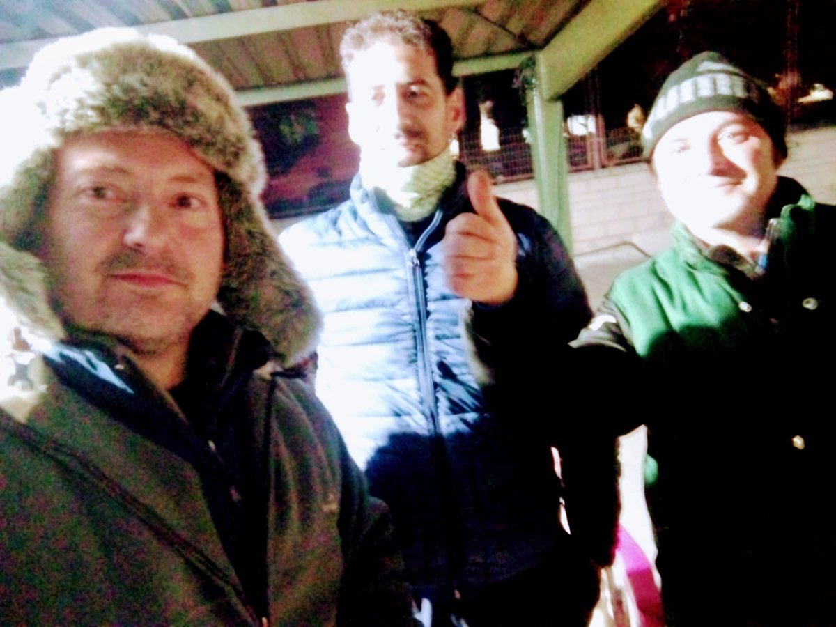 Trab_Zumosol's tweet photo. 116 días, el frío vuelve a pegar en el campamento “dignidad”. buenos días familia.
Cada día la familia gracias a vosotros cada vez es más grande pero queremos hacernos más grandes que el primo de ZUMOSOL, ayudadnos a conseguirlo dando a seguir nuestra cuenta y RT @Trab_Zumosol . https://t.co/VadvT0ti8v