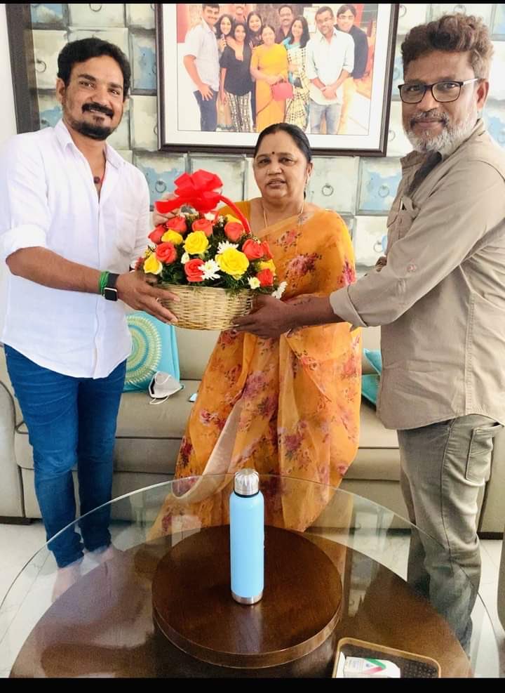 B_RajaAIDFC's tweet photo. Happy Birthday #Vijayalakshmi Amma... Live long ..stay blessed ❤️❤️ @dhanushkraja @selvaraghavan #vaathi #NaaneVaruven https://t.co/5SSao4VJVV