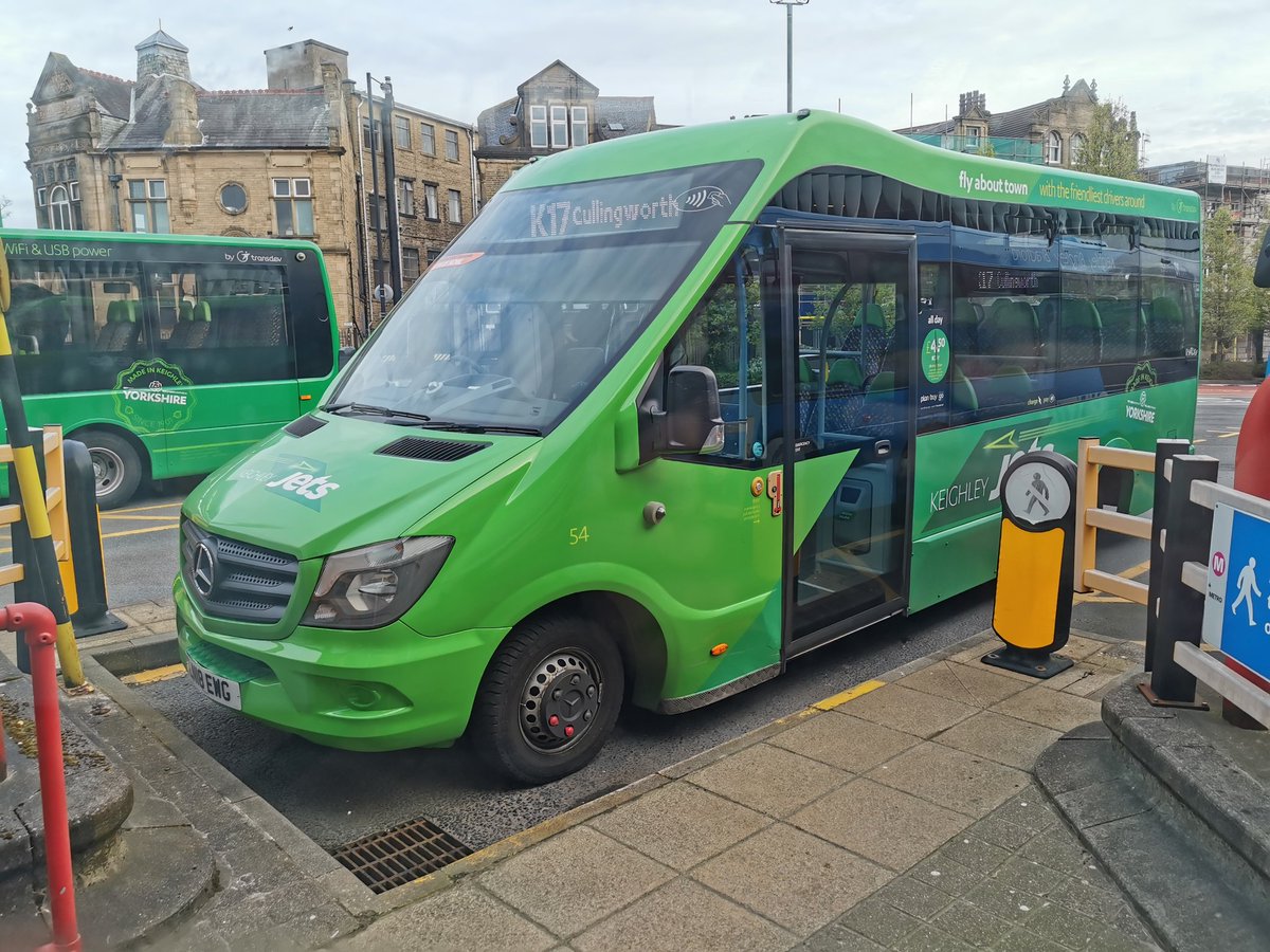 tjbantam's tweet photo. Today is the first @MetroTravelNews #DaySaver day I've had for a while.

First up is this nippy little @mellorcc bodied @MercedesBenzUK Sprinter LN18 EWG of @keighleybus. https://t.co/FV1rv7TtDU