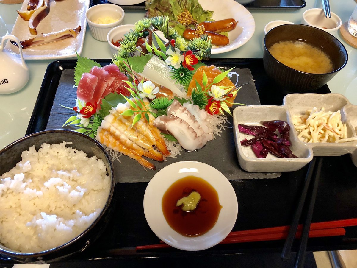R3551220752's tweet photo. 今日は天気も怪しく、なか日と言う事もあり、久々の暇すぎで困ったなー😹
新鮮なお刺身が・・・🥲
🌟本日夜限定3食🌟

お刺身定食
1650円→1100円（税込）

グラスビール🥂一杯無料
グラスハイボール🥂一杯無料
😍😍😍😍😍😍😍😍😍😍😍
皆様のご来店お待ちしてますね
🙇‍♀️🙇‍♀️ https://t.co/gRNbrUGMz8
