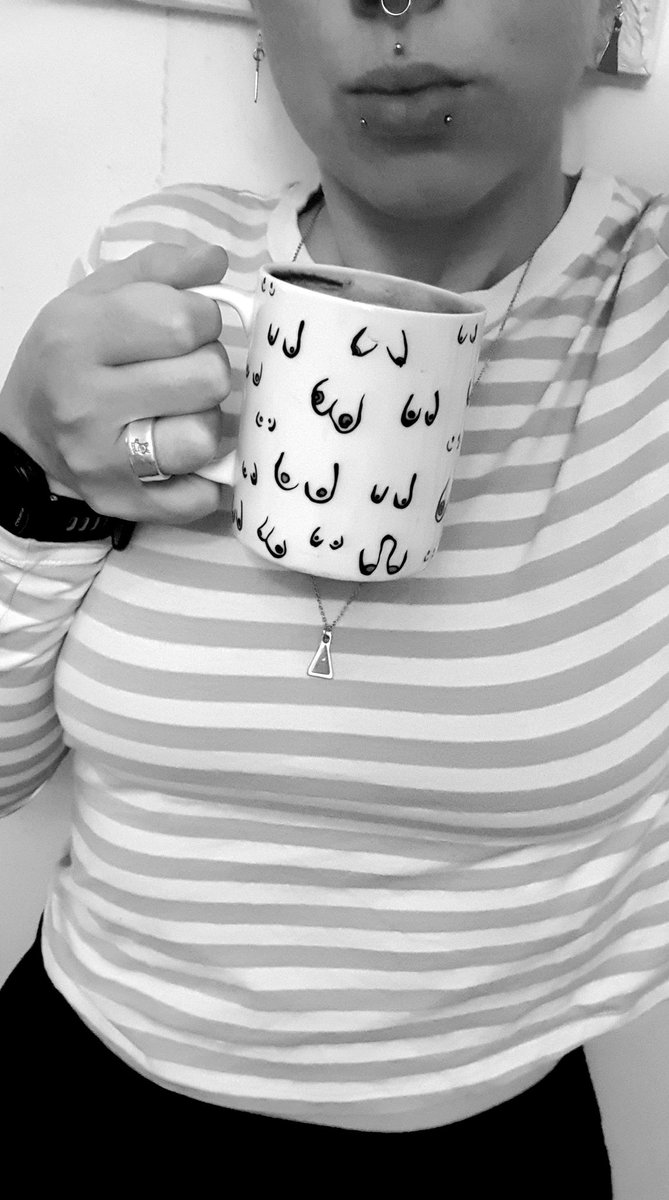 vonmacadamia's tweet photo. Moin, ihr Zuckerschnutis! 

Es ist Donnerstag und ich habe immer noch Urlaub - heute wird ein Tagesausflug mit dem Kurzen nach Würzburg unternommen 

Bleibt gesund - überall.
#kaffee #coffee #kaffeeliebe #Coffeelove #coffeeholic #coffegram #kaffeesüchtig #kaffeekonsum https://t.co/ZNSAIelZ6C