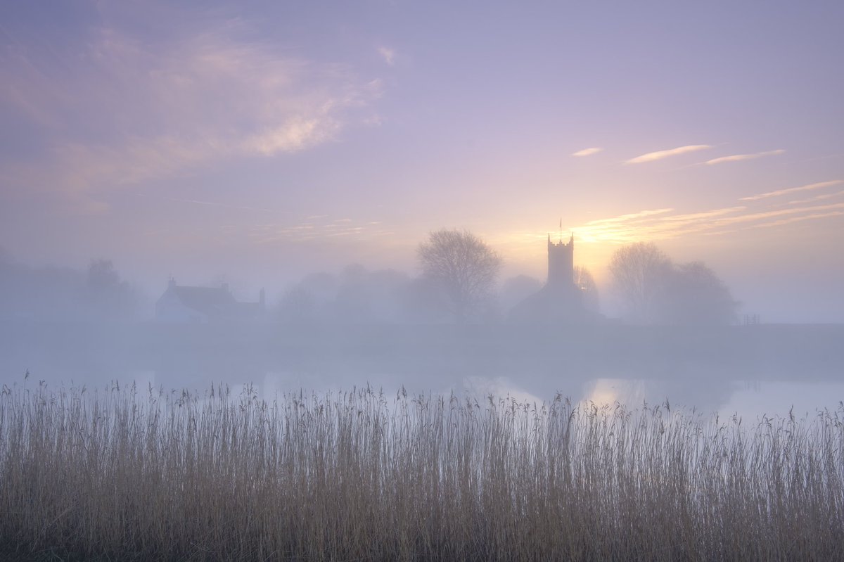Neil_Carter25's tweet photo. Only one word for this mornings sunrise “Magical” #norfolksunrise @ChrisPage90 @WeatherAisling @itvweather @Kings_Lynn @DiscKingsLynn @KingsLynnLive @TheLynnNews @bbcweather https://t.co/Vj4y6uo8Xf