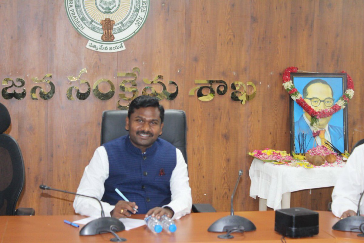 ChandruduIAS's tweet photo. Happy Babasaheb Dr BhimRao Ambedkar Jayanthi to all. 
అందరికీ బాబాసాహెబ్ డా॥ భీమ్ రావ్ అంబేద్కర్ జయంతి శుభాకాంక్షలు https://t.co/ek7mOFGLhR