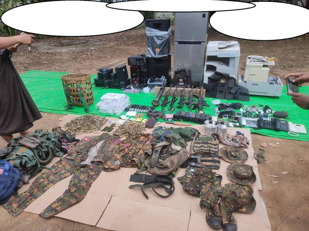 zawmoethant71's tweet photo. More than 30 members of terrorist army were killed in the clash of #Pinlebu,soldiers, inclu majors,& captain were captured alive,weapons & ammunition were also seized according to reliable source of PinLeBu PDF.
https://t.co/dc5hSIQXXK
#RevolutionaryThinGyan
#2022Apr14Coup https://t.co/zk4U98RIox
