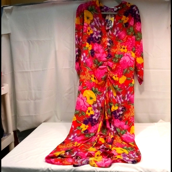 Poshing_thru_it's tweet photo. So good I had to share! Check out all the items I'm loving on @Poshmarkapp #poshmark #fashion #style #shopmycloset #betseyjohnson #rixo #livbella: https://t.co/fYsx9aMhyZ https://t.co/dPpYv5pIYq