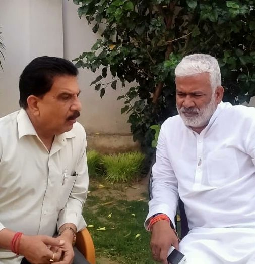 DrIndraDevSingh's tweet photo. सहज और प्र��न्न भाव से मिलना यह माननीय स्वतंत्र देव जी का बहुत बड़ा गुण है । यह गुण निश्चित ही उन्हें और भी ऊंचाइयों तक ले जाएगा । भा ज पा की वर्तमान चुनावों में जीत और उन को कैबिनेट मंत्री बनाए जाने की हम ने उन्हें बधाई दी ।
@swatantrabjp https://t.co/eEs5Cpjs2P