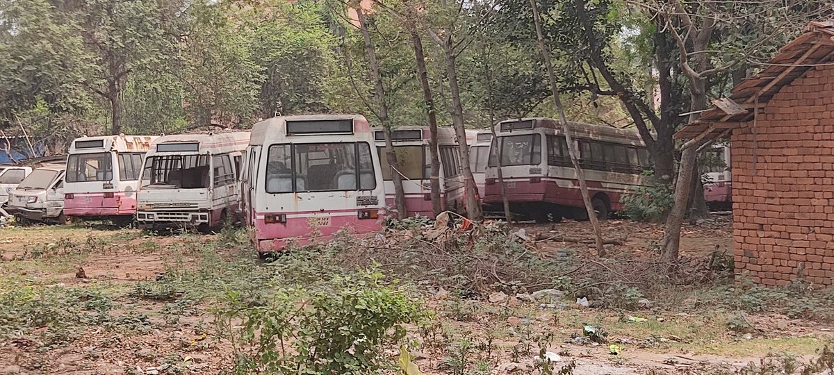 KuldeepkumarJSR's tweet photo. This is our nagar nigam bus sewa Dhanbad being scrap and what after this...?? There is nothing good for this??...@HemantSorenJMM 
@MemesofDhanbd 
@dc_dhanbad @JharkhandCMO @DDCDhanbad https://t.co/GN1BnOEbMg