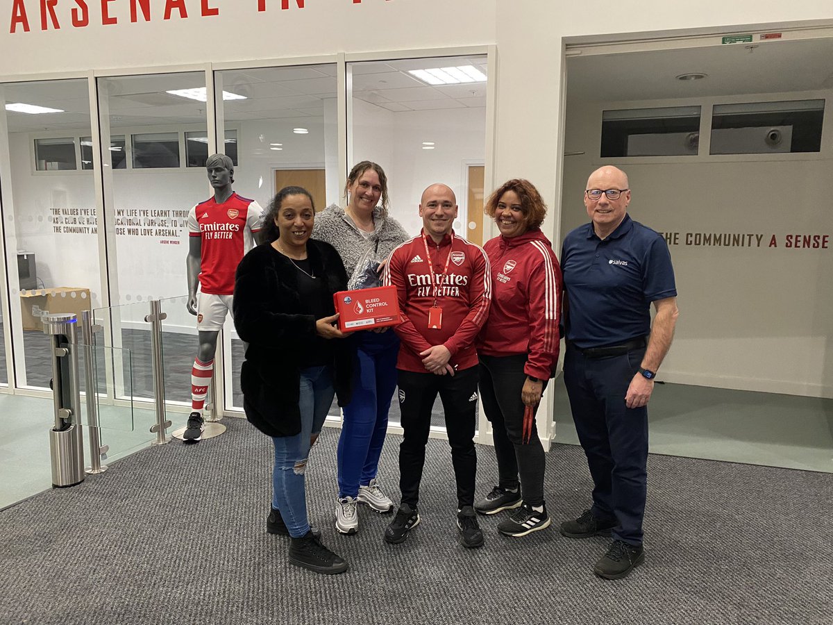 ZeroResponder's tweet photo. Last night at Arsenal Hub with @SalvasLearning @hughes_yemi @BluekitMedical delivering life saving 🩸Bleed Control Training for @AFCCommunity staff @IanWright0 @The_Last_Hurdle https://t.co/6S1w9htAiI