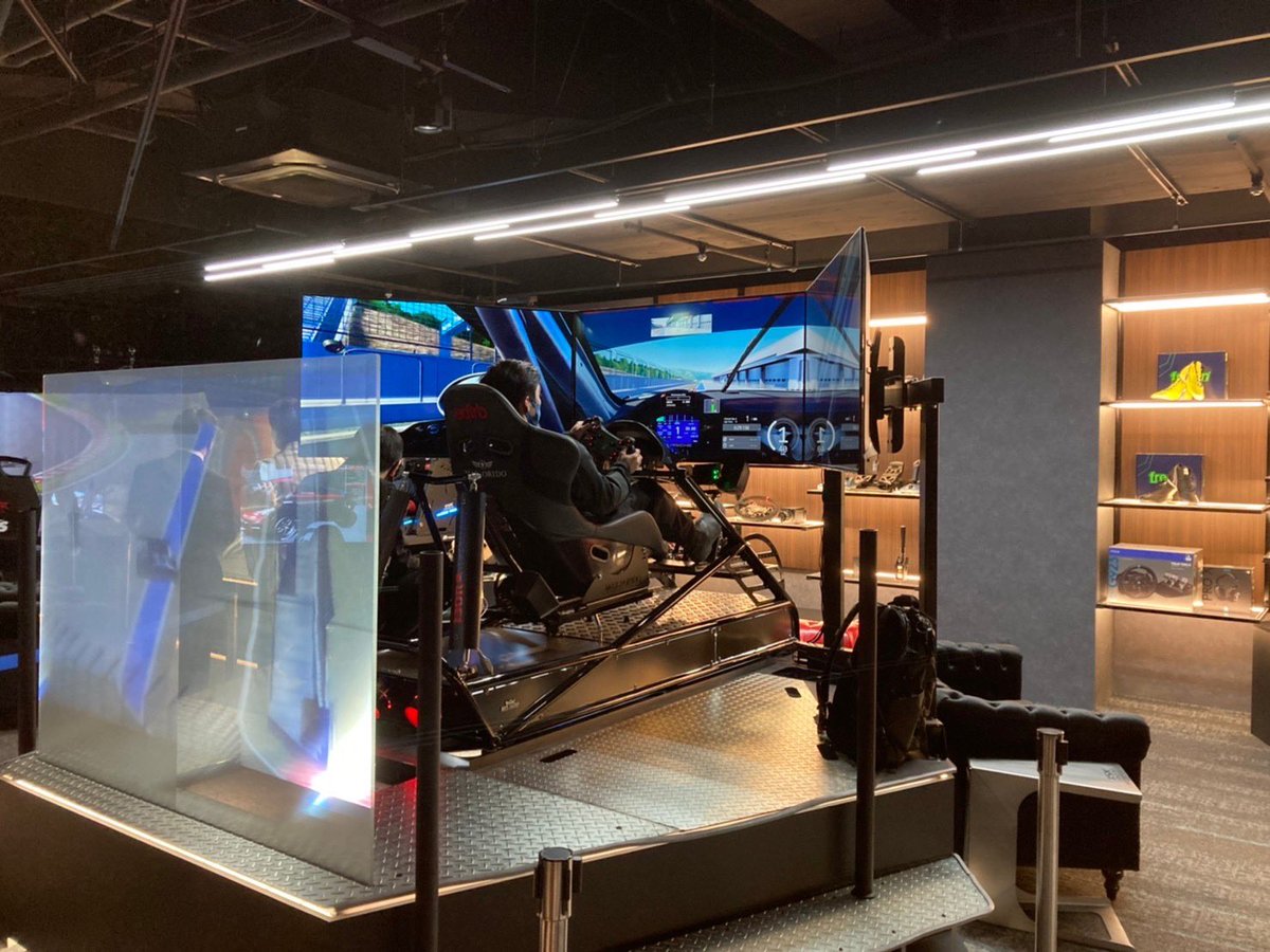 V8_GAME_'s tweet photo. 東京タワー内に日本最大級のeスポーツ施設「RED° TOKYO TOWER」
プレオープンにご招待頂き🥰
行ってまいりました✨✨
すごい😳😳😳😳最新設備ですね✨

 #eスポーツ  #ゲーム   #ゲーム好きと繋がりたい  #ライバー  #ゲーム実況 https://t.co/XX0kjHUqsV