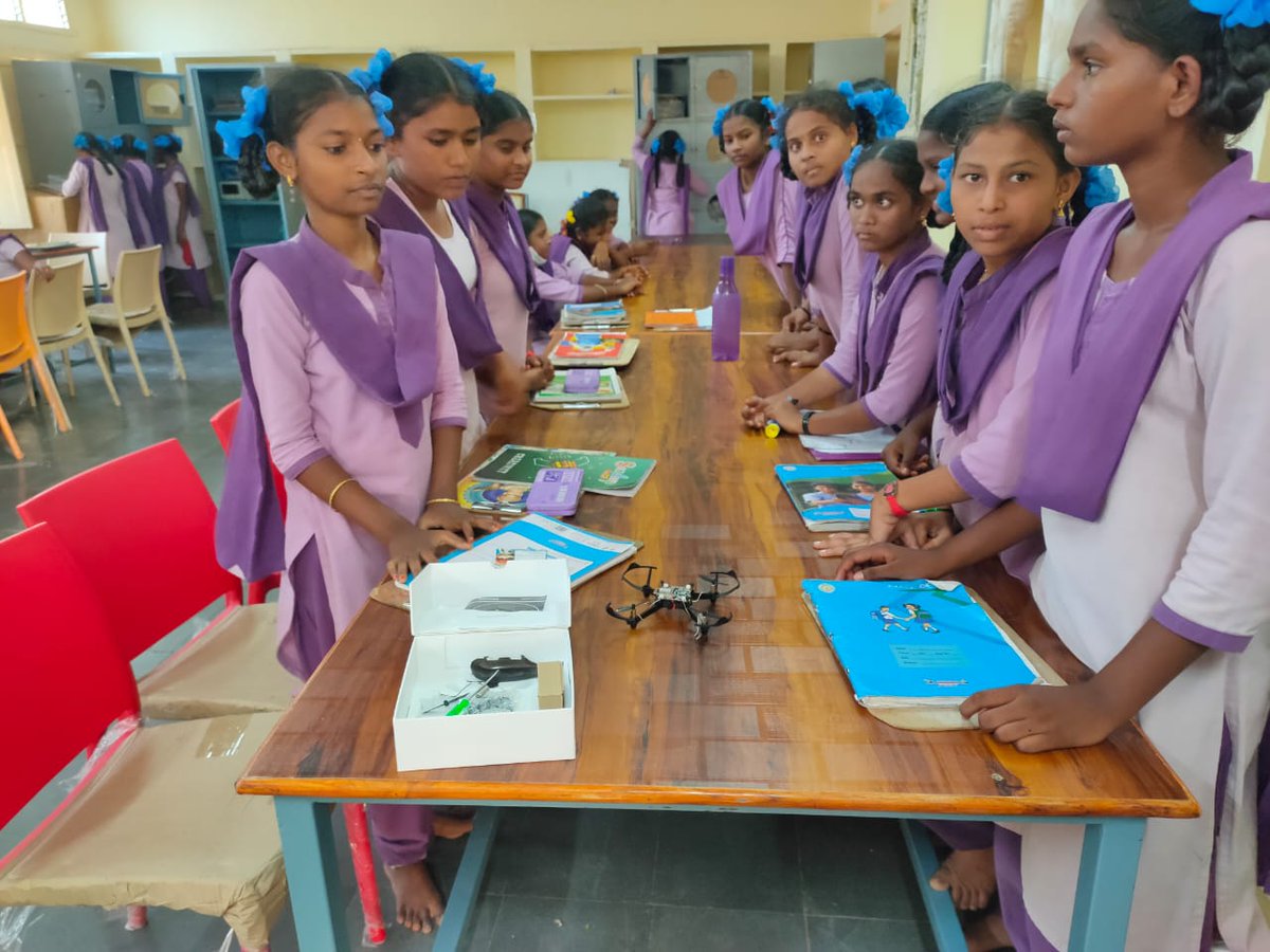 stemrobo's tweet photo. #stemroboDailyInnovationDiary #BharatInnovates #NEP2020 #stem #robotics #girlsincoding Few Glimpses from STEMROBO Innovation Engineers Visits on 13th April 2022 to Nurture Innovation at Creativity at #schools across India bridging Innovation divide from India to Bharat. https://t.co/yeFViF090K