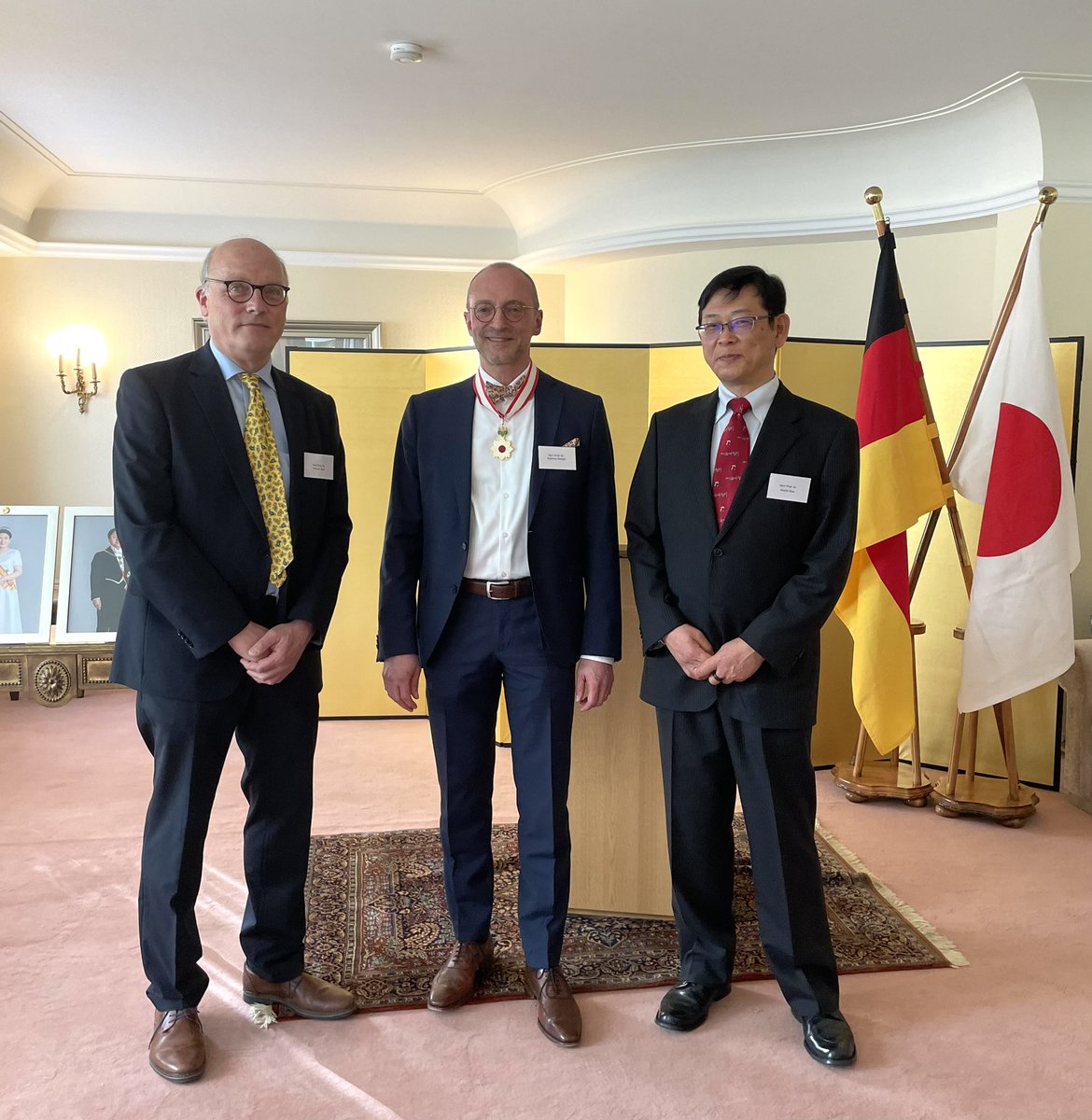 DFKI's tweet photo. For his commitment to bilateral relations between 🇯🇵&amp;🇩🇪through scientific exchange &amp; international projects #AndreasDengel received the high-ranking "Order of the Rising Sun, Gold Rays with Neck Ribbon" in the name of His Majesty Emperor Naruhito yesterday.
@JapanGov @TUKLnews https://t.co/5SfJUhGAHl