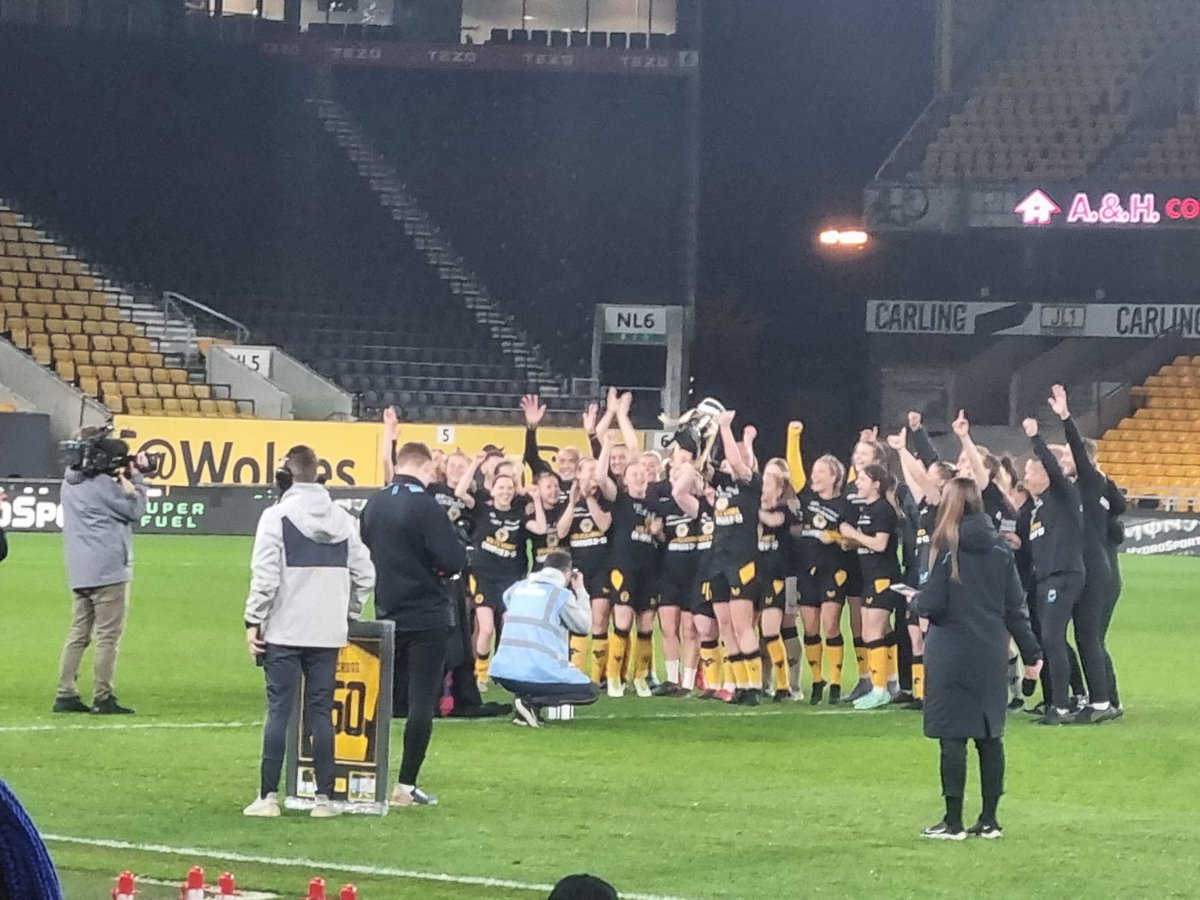 _MrsU_shp's tweet photo. I don't normally tweet anything non education related but:My amazing April was featured in @SheKicksMag and answered that she would love to play with @WolvesWomen player @AlishaMiller11. Ali then found us/April through Twitter and surprised her at the game last night! How lovely! https://t.co/yDBmA7lyqI