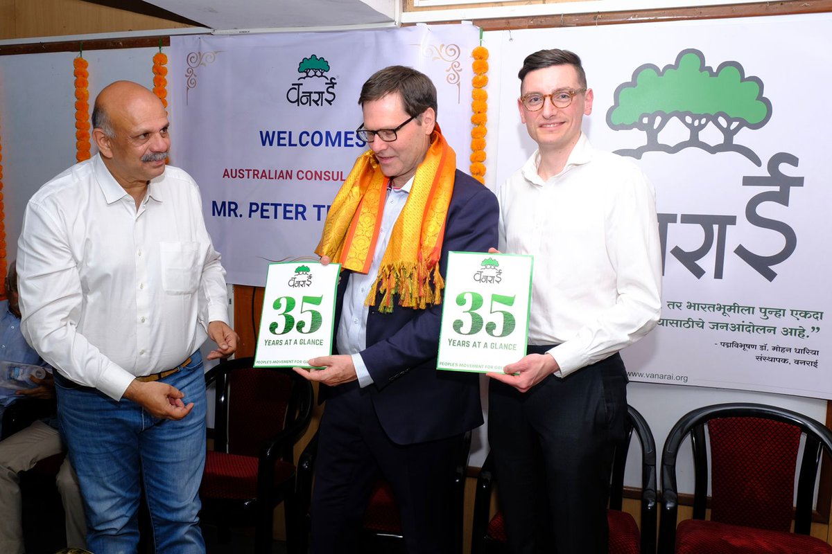 It was great to visit local NGO <a href="/Vanarai_Pune/">Vanarai</a> yesterday to deliver 50 #Puribags. Developed by 🇦🇺 company @VinnovateAU, these innovative portable water treatment devices will provide an additional clean water source to 25 villages in rural Maharashtra. PT
