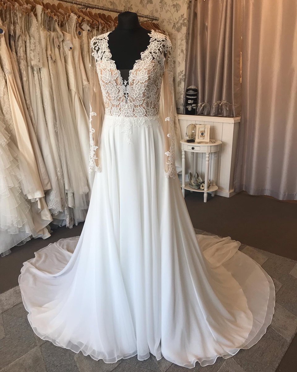 💞 𝐷𝑅𝐸𝑆𝑆 𝑂𝐹 𝑇𝐻𝐸 𝐷𝐴𝑌 💞

To book your private appointment with us to find your bridal style drop us a DM.
Or
Call 01482 236446
Email beverley@bridalreloved.co.uk

#weddingdress #bride #bridalrelovedbeverley #bridalreloved