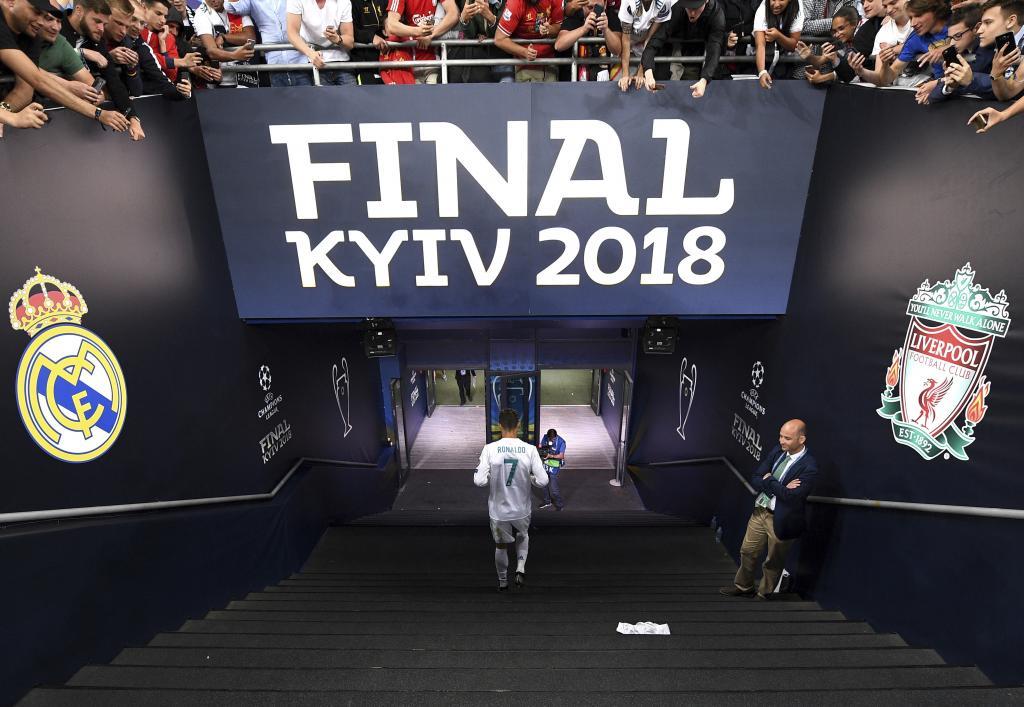 TheBallZoneX's tweet photo. Era of Football ended once he left the tunnel. 💔 https://t.co/xzoHwK3dy4