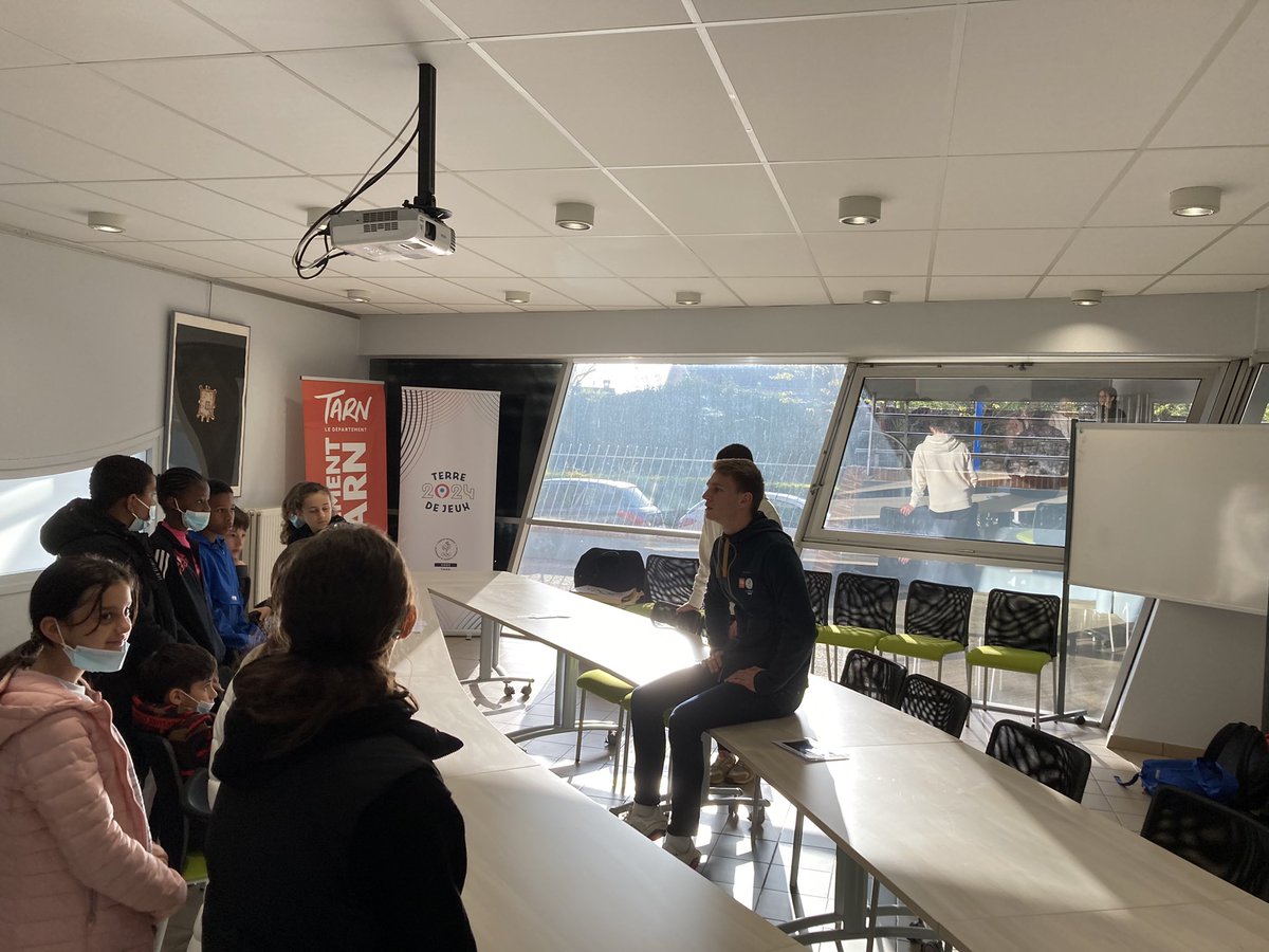 UnssTarn tweet media