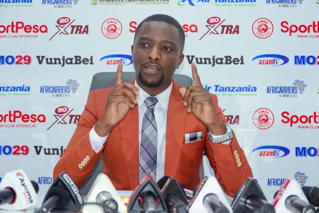 Msemaji Bora Kwenye Timu za Mpira kwa Sasa ni Nani? Retweet kwa Manara Likes kwa Ahmed Ally.