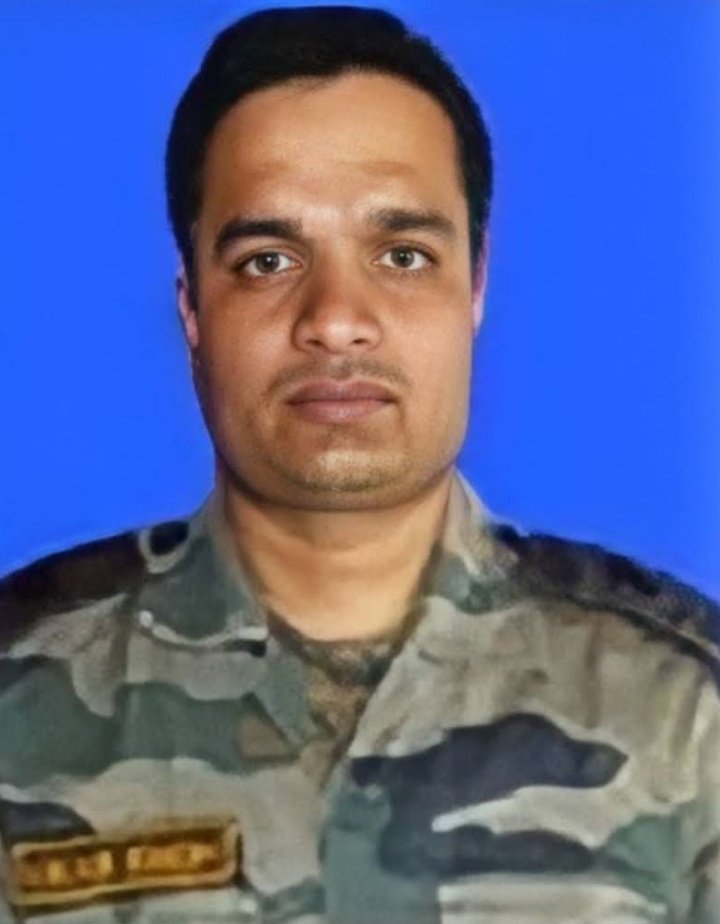 Soldiers_Pride's tweet photo. #LestWeForgetIndia 🇮🇳
Maj Vikas Singh ,57 Rashtriya Rifles 
Lost his life from injuries sustained after a fall into a deep gorge while on a patrol along the #LOC in #Machhil Sec ,J&amp;K on this day 14 in 2019
Remember the Indian Brave,his service &amp; 
Supreme Sacrifice For the Nation https://t.co/8S5x2kpinD