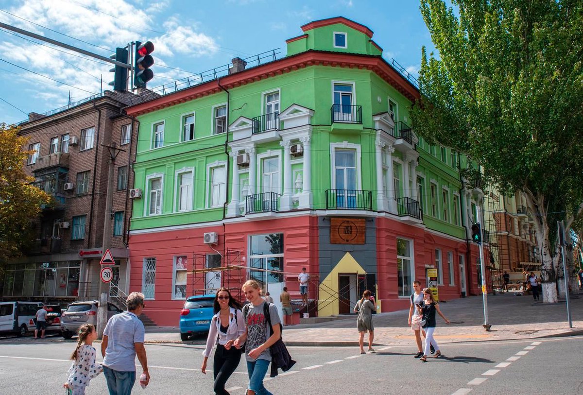 dimatelef's tweet photo. Этот дом в #Мариуполь пережил две мировые войны, но не пережил нашествия российских оккупантов

#StopWarInUkraine #Mariupol https://t.co/AcWWH6jqiY