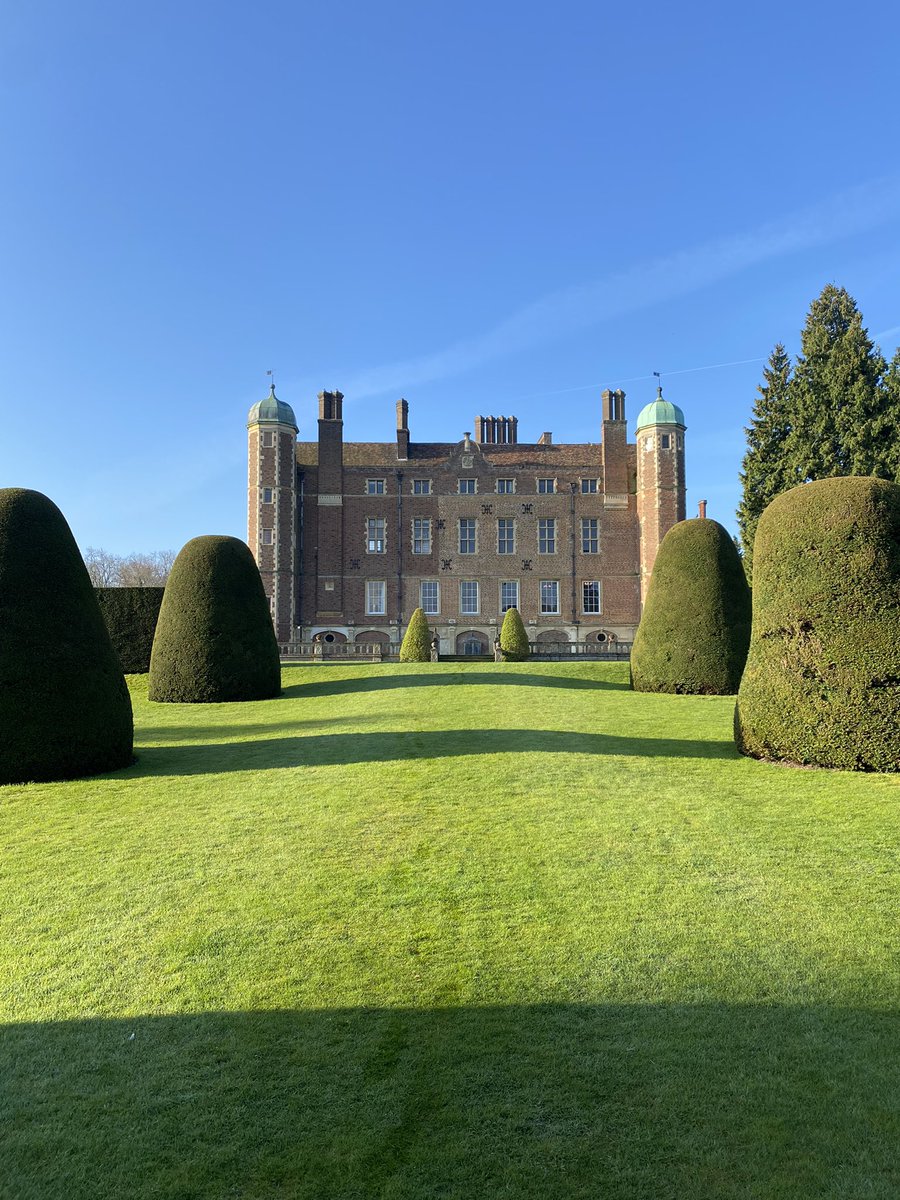 OliverJWCox's tweet photo. Madingley Hall in the early morning sun. https://t.co/6F148E7hNq