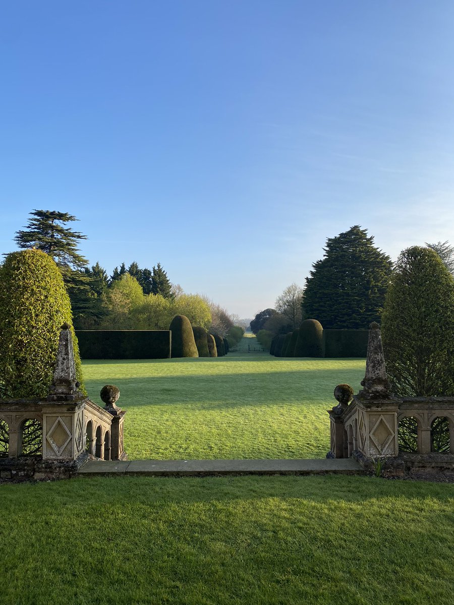 OliverJWCox's tweet photo. Madingley Hall in the early morning sun. https://t.co/6F148E7hNq