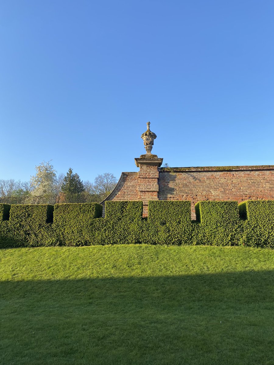 OliverJWCox's tweet photo. Madingley Hall in the early morning sun. https://t.co/6F148E7hNq