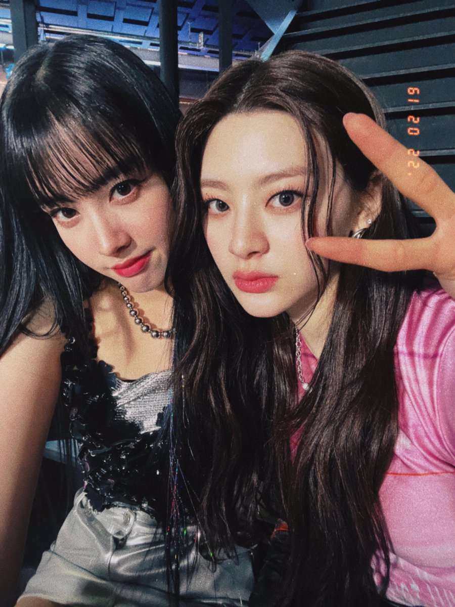 jayoonc's tweet photo. and this one from my lovely seeunnie! <3 eheee, I like this one! why she doesn’t share this one with me before? because this is really gewwwd!! thank yew lovely ‘nnie, mwah 💗 https://t.co/tepVH8QhkS