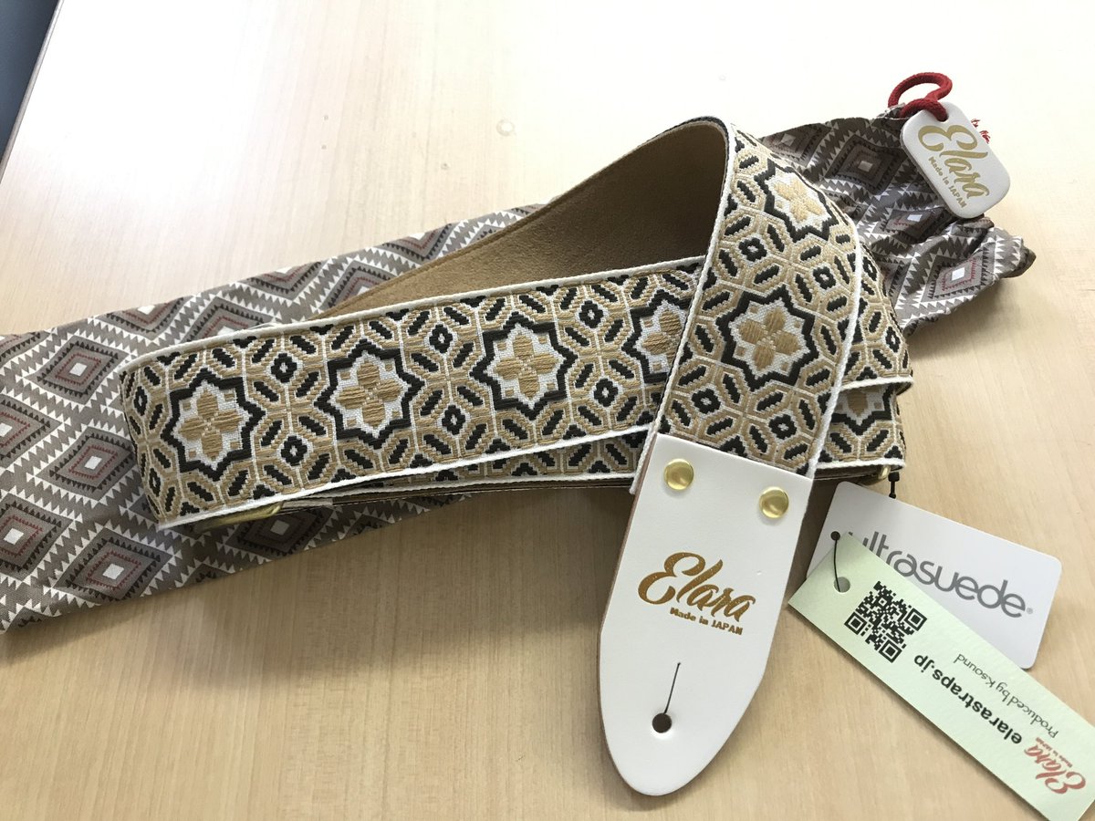 3qlXkRPuGQTY6Ck's tweet photo. 去年のGW前にギターを買って、その直後くらいにこのストラップを買ったんだった😊 普段は付けないんですけど、見てるだけで気持ちが上がるモノのひとつなんです💕 #Elala https://t.co/IaluXRKXda