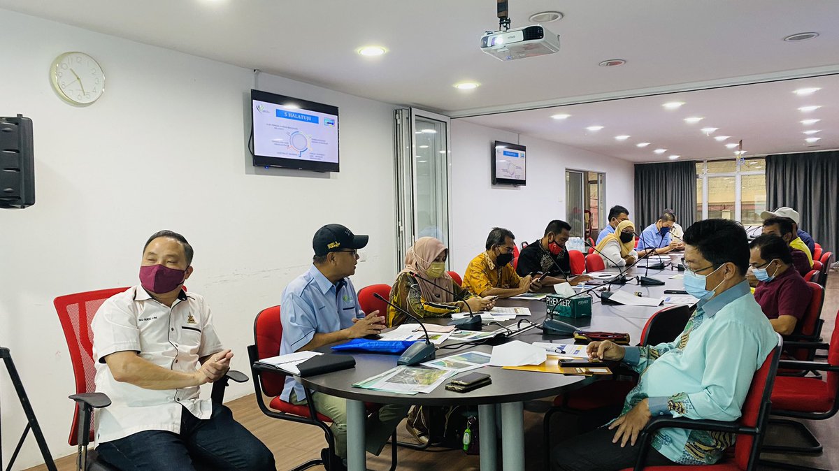 doaselangor's tweet photo. Kunjungan hormat Pengarah Pertanian Ke Pejabat Ahli Dewan Negeri Selangor Kawasan Sekinchan bagi membincangankan isu- isu semasa pertanian kawasan Sekinchan.
@zaharDOA @wanzul81 @myDOA_HQ https://t.co/Kudsn74pD1