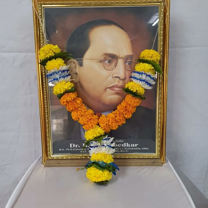RmmsOffice's tweet photo. भारतीय घटनेचे शिल्पकार, परमपूज्य भारतरत्न डॉ. बाबासाहेब आंबेडकर यांच्या १३१ व्या जयंतीदिनानिमित्त राष्ट्रीय मिल मजदुर संघाच्या सर्व पदाधिकारी आणि कार्यकर्त्यांनी मिळून राष्ट्रीय मिल मजदुर संघ येथे त्यांच्या प्रतिमेेस पुष्पहार घालून विनम्र अभिवादन केले..! https://t.co/S5DtlYX3rw