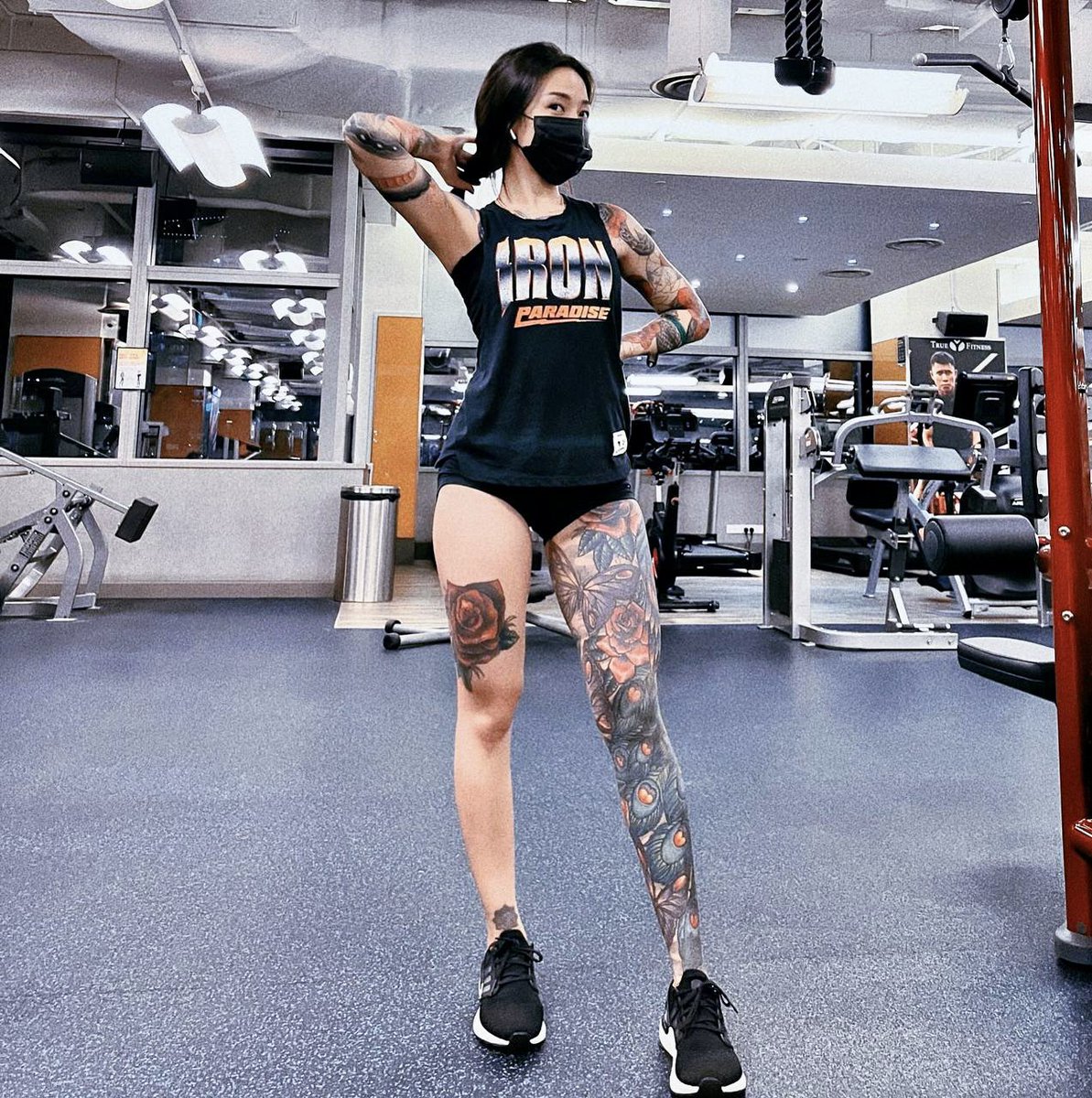 jane_eey's tweet photo. werk hard, play hard. 
degen hardest. 

@MindblowonNFT Wen WL?

#NFT #WomenInNFT https://t.co/PsJRcUAWKO