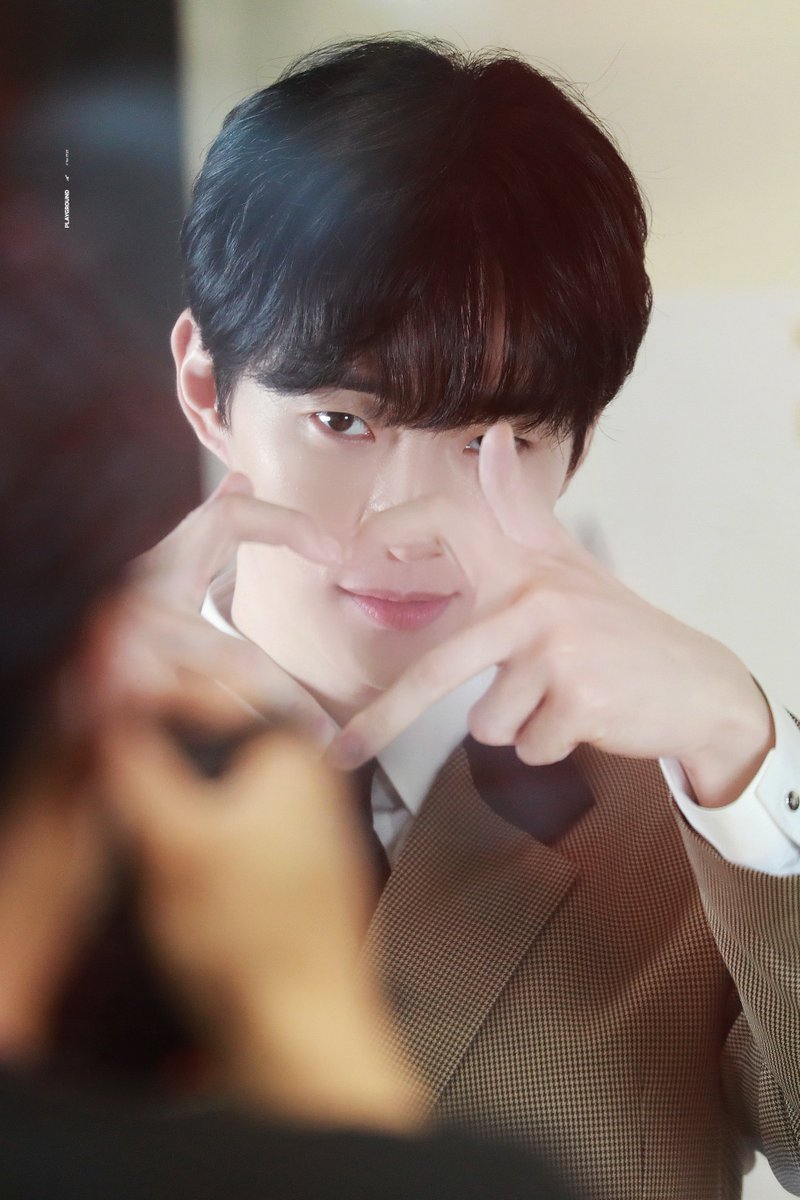playground_nat's tweet photo. 20220413 고디바 10주년 이벤트 🍫🫶🏻

#준호 #이준호 #JUNHO #고디바준호 https://t.co/GNezJ39mCQ