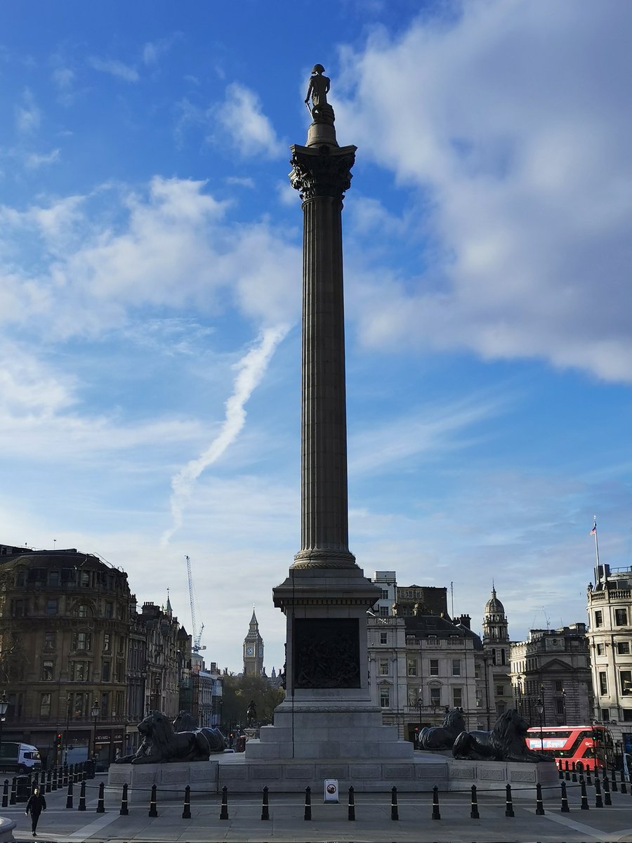 N is for Nelson's Column...and the neck. Working with muscles today which include my favourite anatomy term: the sternocleidomastoids! 😃🤓 #vocalmassagetraining