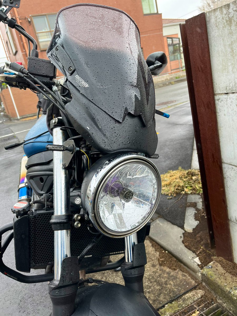 sv65013's tweet photo. リアに付けたLEDウインカー、問題なく車検通ったのでフロントも同じ物に交換。
かなりスッキリした👍
これでもう交換したい部品が無くなったので、しばらくは落ち着くであろうw
#sv650 #chaft #in171 #suzuki https://t.co/dmlnGTkIK3