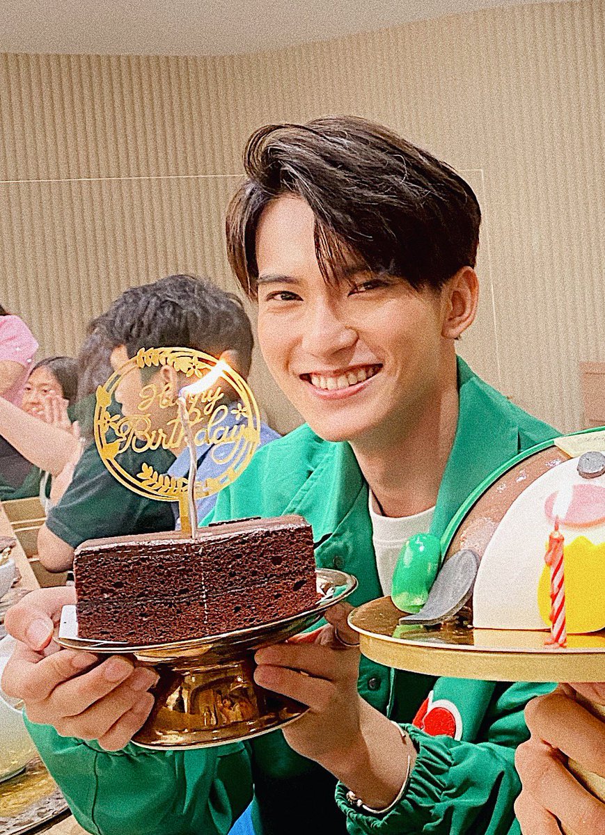 Sixsuperstars's tweet photo. His favorite chocolate 🧡🍫 #First_Chalongrat #รักแรกของเฟริสท์ #FirstLoveIsU https://t.co/H5hceVPW5o