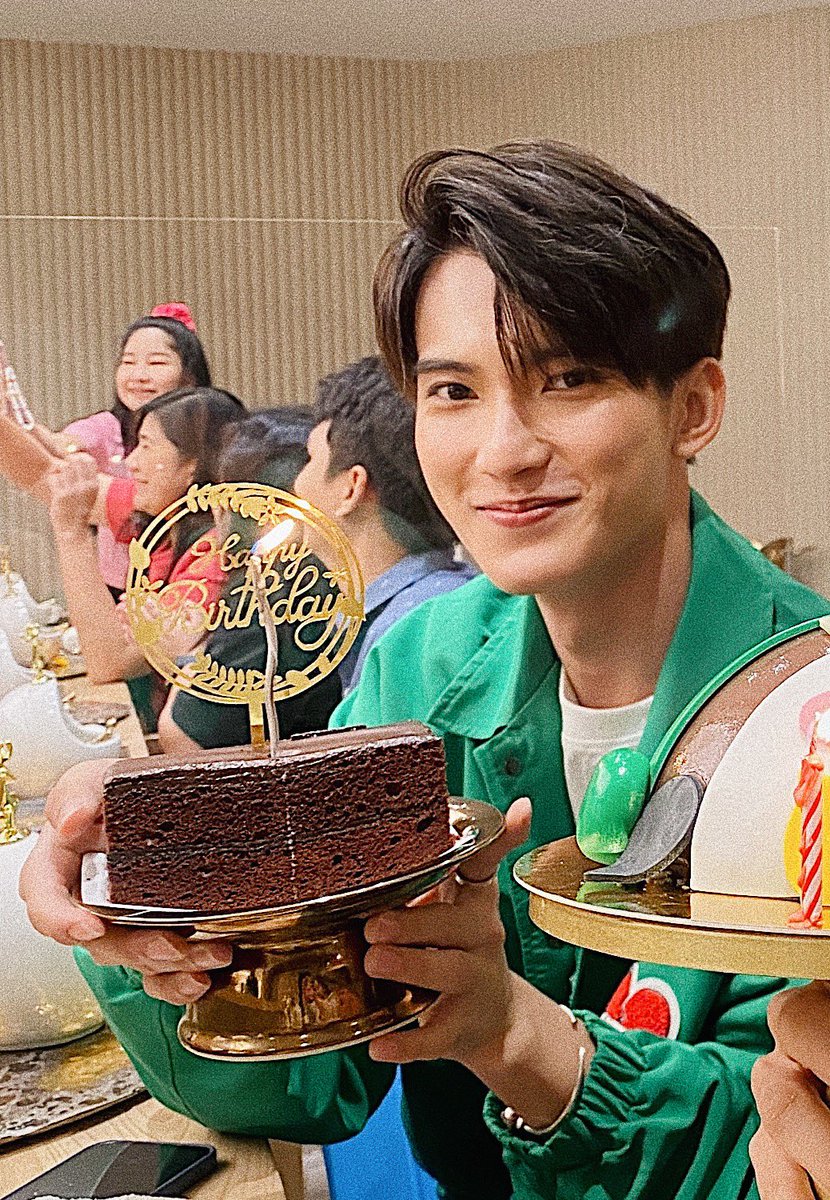 Sixsuperstars's tweet photo. His favorite chocolate 🧡🍫 #First_Chalongrat #รักแรกของเฟริสท์ #FirstLoveIsU https://t.co/H5hceVPW5o