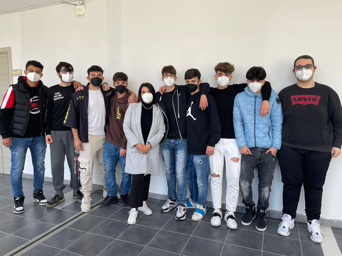STOTW_3Asp's tweet photo. ✍️Gli amici condividono tutte le cose. Pitagora  #asoc2122 #edcaserta #ascuoladiopencoesione #liceofermiparete #3Asp #palazzoducale #monithon #regionecampania #comunediparete #4report #monitoraggio #ebook #fillyvano https://t.co/oY9WN9Tfrc