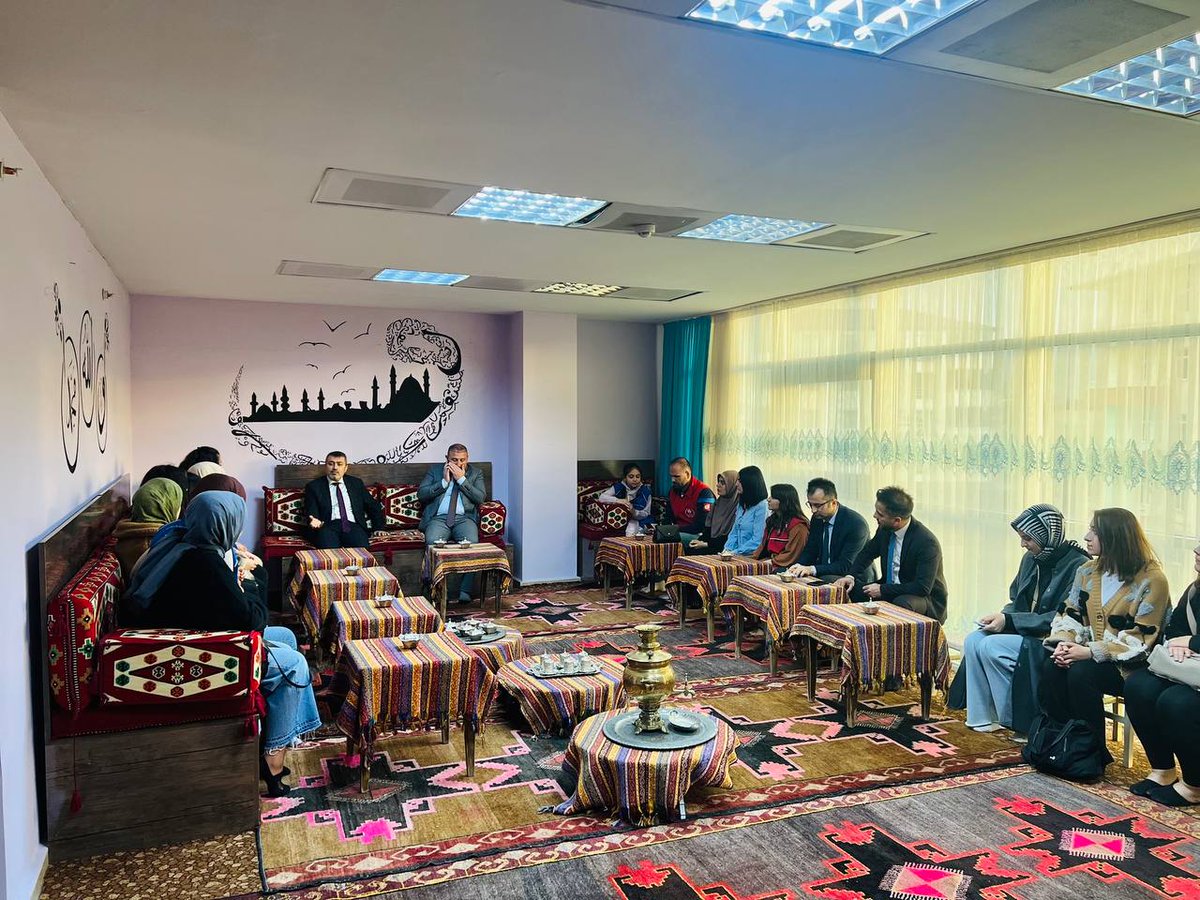 IgdirGM's tweet photo. Daire başkanı Kamil İspir genç ofislerimizi ve gençlik merkezimizi ziyaret etti. Ziyaretleri bizi onure etti.Hoş sohbetinden ve ilgisinden dolayı teşekkür ederiz ☺️
#GSBGM https://t.co/HBNB3xWbrv
