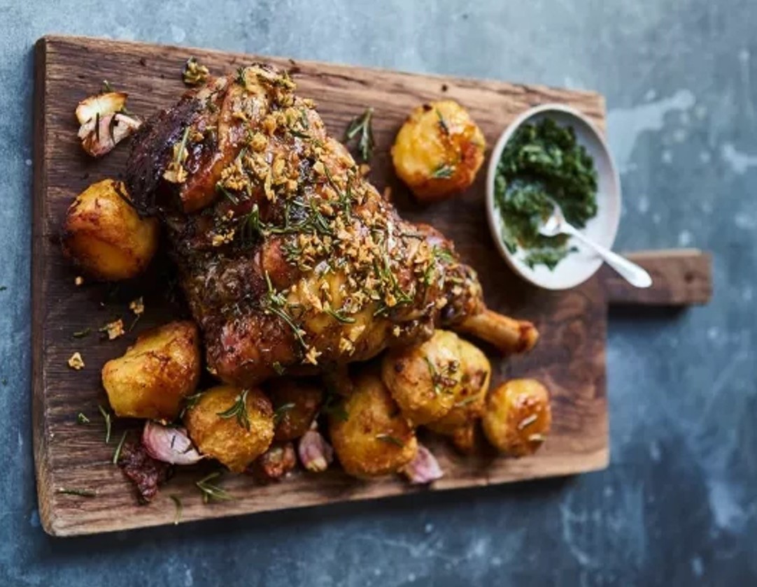 Have you got to do last minute food shopping for the Bank Holiday? Don’t worry, our local retailers have got you covered with delicious Manx lamb chops, legs and shoulders. Spend less time cooking and more time in the 🌞(we hope!) this weekend. 

#MakeSureItsManx #Lamb #Easter