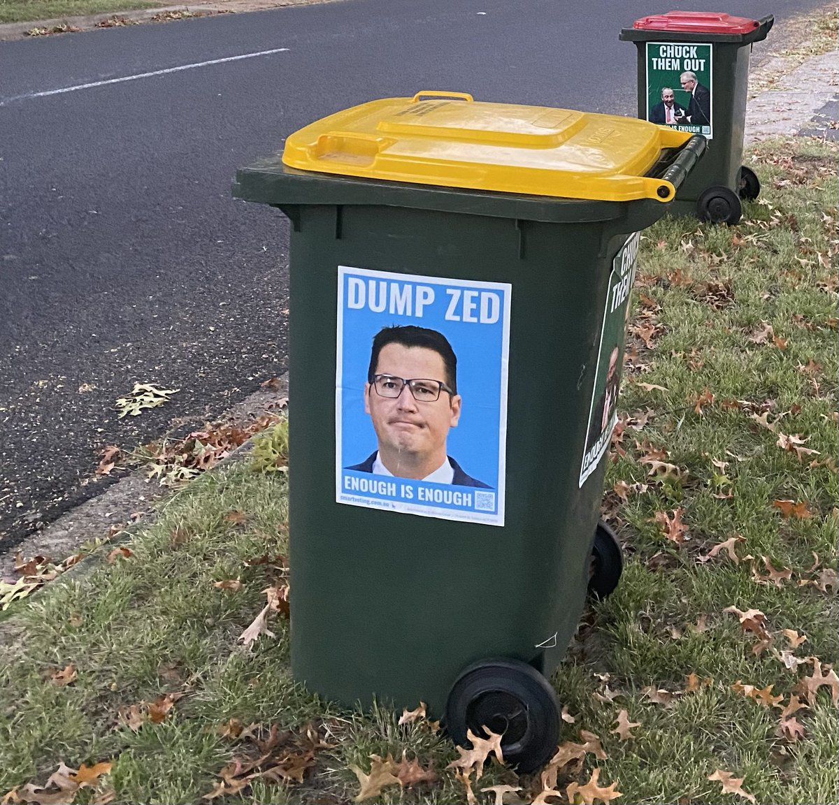 CleanEconomySer's tweet photo. Oooooh, bin night! #BinHim #ChuckThemOut #DumpZed @SmartVoting2022 https://t.co/oo1PmspJ5x