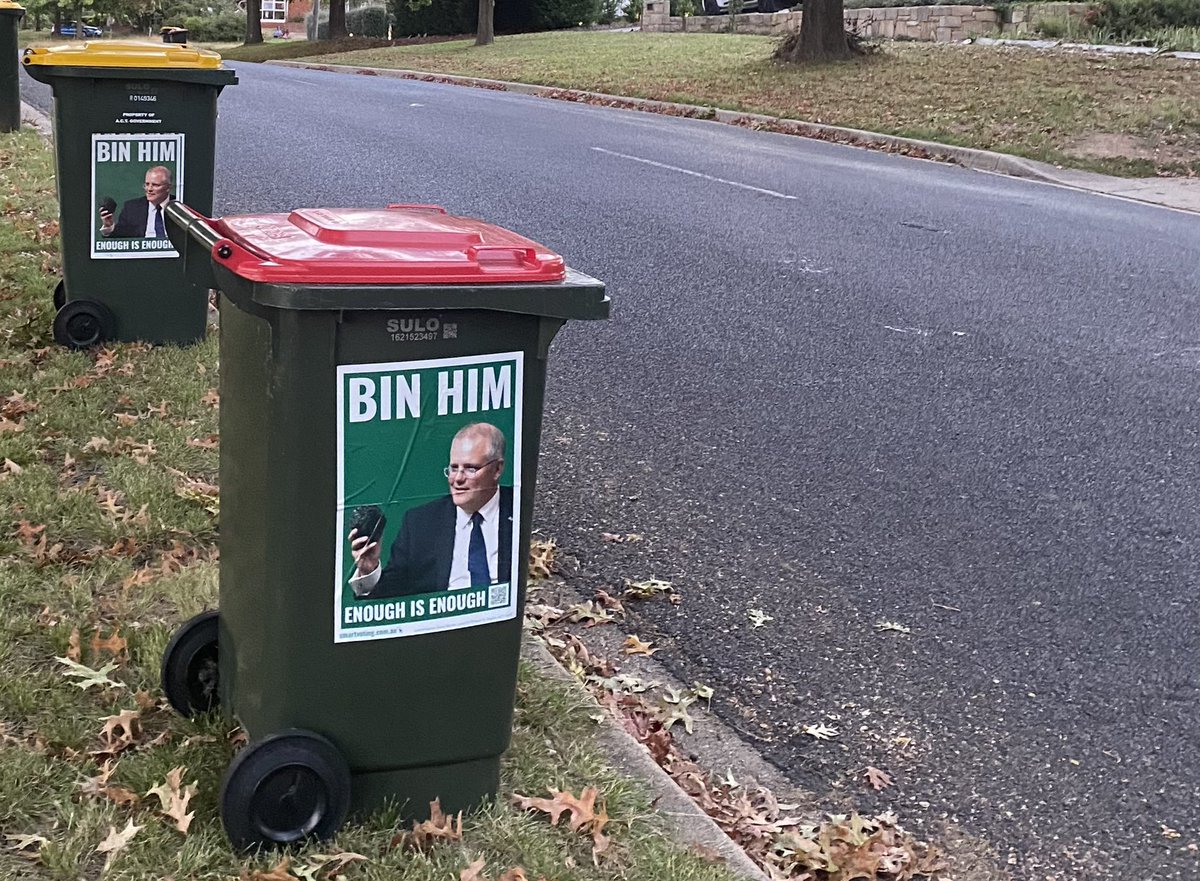 CleanEconomySer's tweet photo. Oooooh, bin night! #BinHim #ChuckThemOut #DumpZed @SmartVoting2022 https://t.co/oo1PmspJ5x
