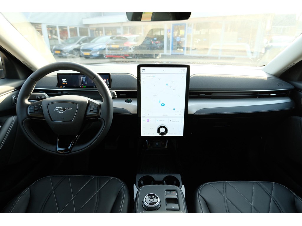 ⚡We hebben nog 1 Ford Mustang Mach-E 75kWh in Dark Matter Grey beschikbaar die uit voorraad kan worden geleverd. Meer info op onze website: bit.ly/38QJ9Nk⚡