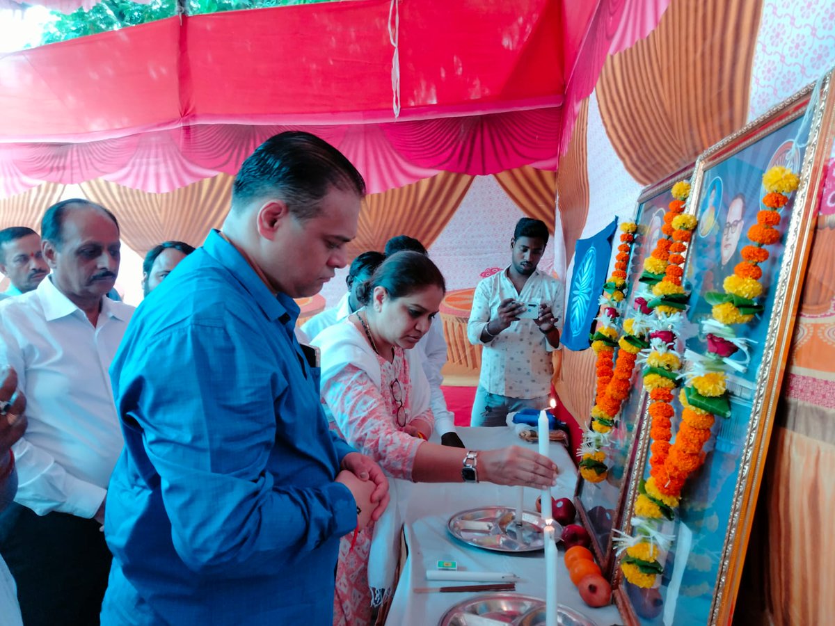 renu_hansraj's tweet photo. Paid respects to Bharat Ratna Dr. Babasaheb Ambedkar Ji, one of the strongest pillar of strength of the Indian constitution,  along with honorable MLA Ameet Satam ji, Mandal Adhyaksh Deepak kotekarji, Kishore Rathod ji, Gauri Shankar Singh ji, Soma Devendra ji,.... https://t.co/op9KplD6JH