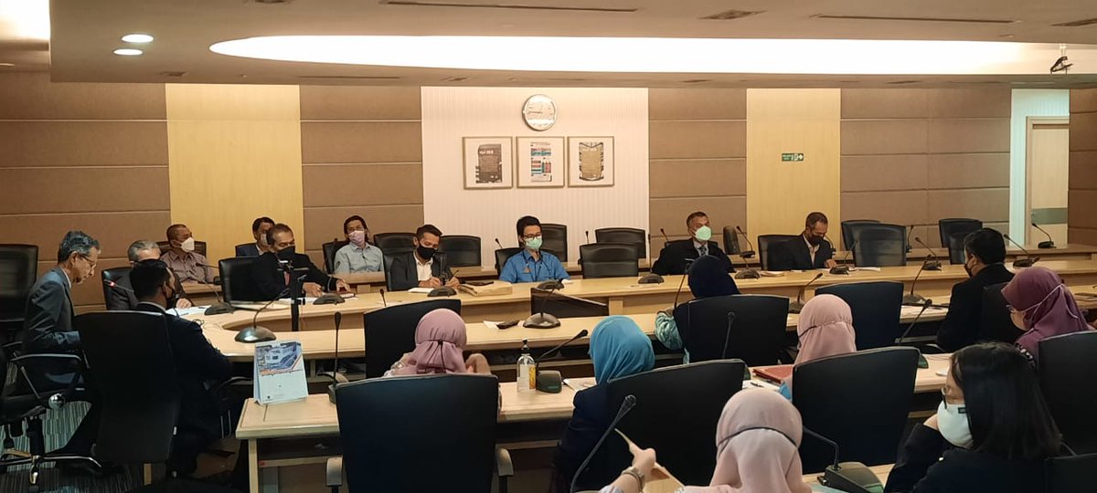 Majlis Penyerahan SST bagi projek MENAIKTARAF JAMBATAN KG. LECHAR, RAUB, PAHANG yang diserahkan 4 in 1 (SST, dokumen kontrak, ATDA &amp; Lukisan Pembinaan). @kplb_gov <a href="/JKRMalaysia/">JKR Malaysia</a> <a href="/CawJalanJKR/">Cawangan Jalan JKR Malaysia</a> <a href="/JKRPAHANG/">JKR PAHANG</a> <a href="/irahmadredza/">Ahmad Redza Ghulam</a> <a href="/M_AminKasim/">Ir. Mohamed Amin Kasim</a> <a href="/Shahrom_007/">Mohd Shahrom</a> <a href="/JKRBridgeDesig1/">JKR_BridgeDesignDivision</a> <a href="/JKR_Raub/">JKR Raub</a>
