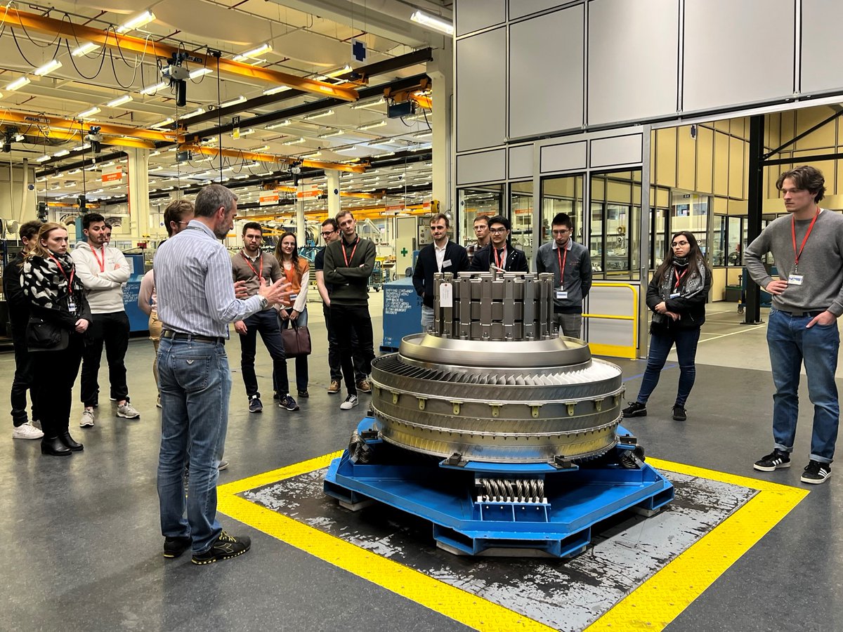 SafranAeroBoost's tweet photo. [#Visite 👨🏻‍🎓🎓] À deux pas de prendre leur envol ! Nous avons eu le plaisir de recevoir 5️⃣0️⃣ futurs ingénieurs pour une visite des ateliers de @SAFRAN Aero Boosters (📍 Liège/Belgique) ! ✈

#SafranOnBoard https://t.co/qfmE5ILZij
