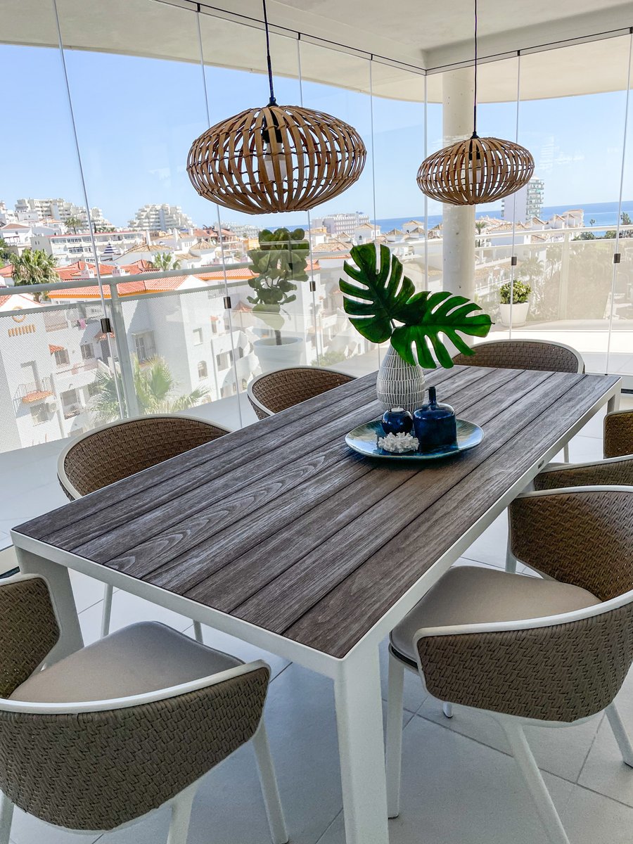 LUMON_Spain's tweet image. En muchos sentidos, las terrazas pueden verse como la cara de un edificio residencial. Son los ojos y oídos de los edificios de viviendas que muestran su naturaleza como un entorno ideal para la vida de las personas.🙌🙌

#ProyectosLumon #FachadasLumon #ReformaNueva