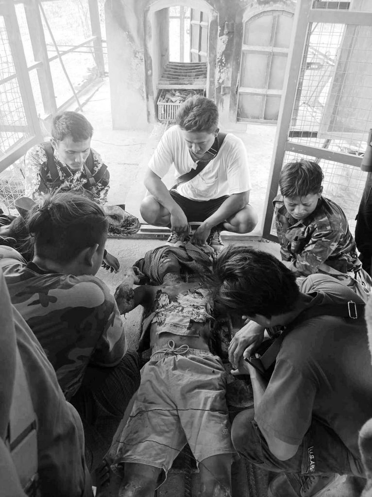 katycho22222's tweet photo. Tw//Death
#Yatu (Sat Kyar Min),a member of #Kalay PDF battalion 1 who had been abducted by SAC terrorists on Apr12 was burnt alive, and the dead body was found the day after.
REST IN POWER. 🙏🏽🥀#RevolutionaryThingyan #2022Apr14Coup
#WarCrimesOfJunta
#WhatsHappeningInMyanmar https://t.co/H5p2mwAl6P