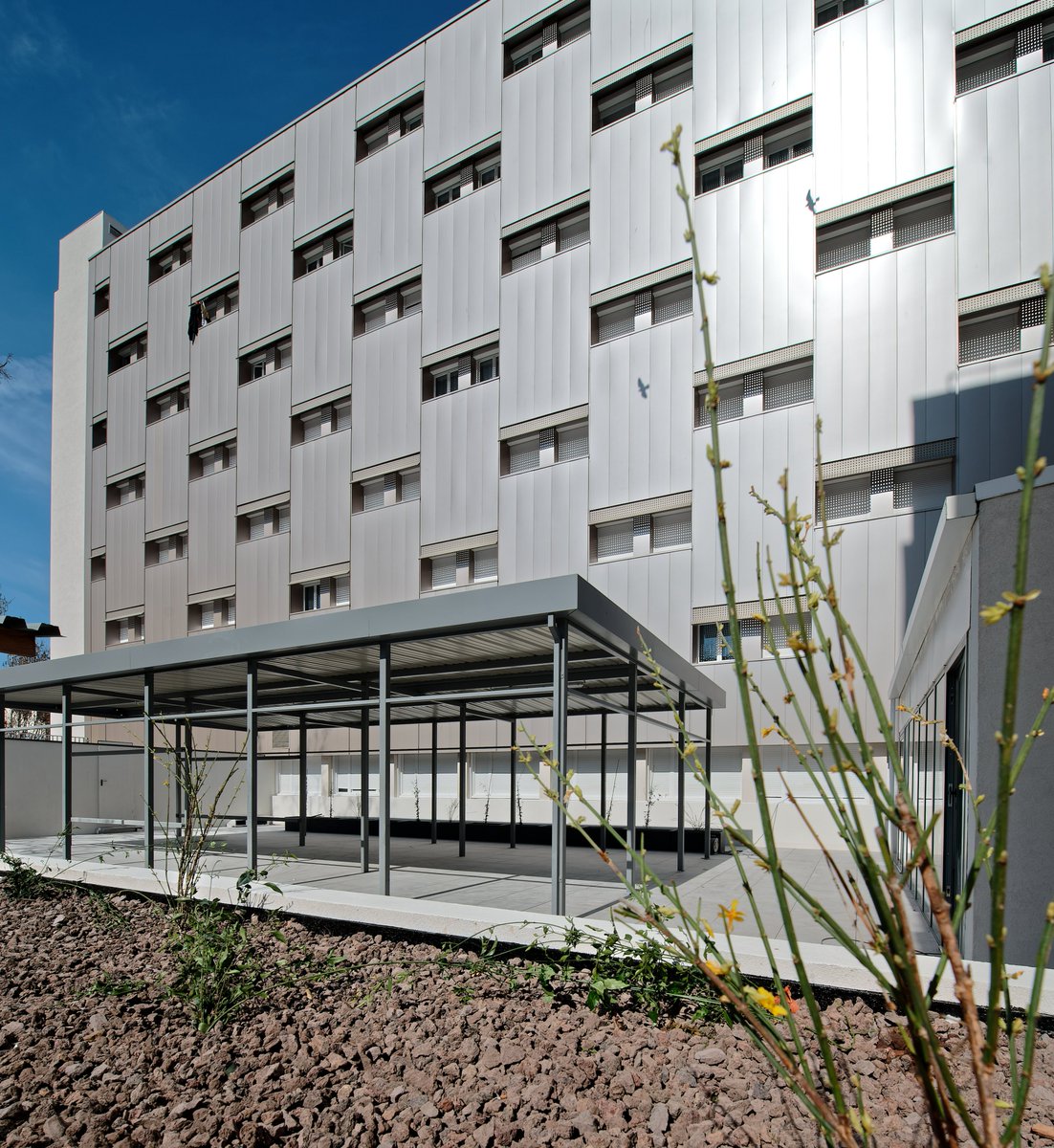 BouyguesBat_SE's tweet image. [#JeudiPhoto📸] Mission accomplie pour la résidence Pierre Leca à @marseille ! Après la livraison de 201 studios en avril 2021, 141 studios supplémentaires ont été réceptionnés par @Adoma fin mars. Un projet qui se distingue par ses façades 3D atypiques. 
© Véronique Paul