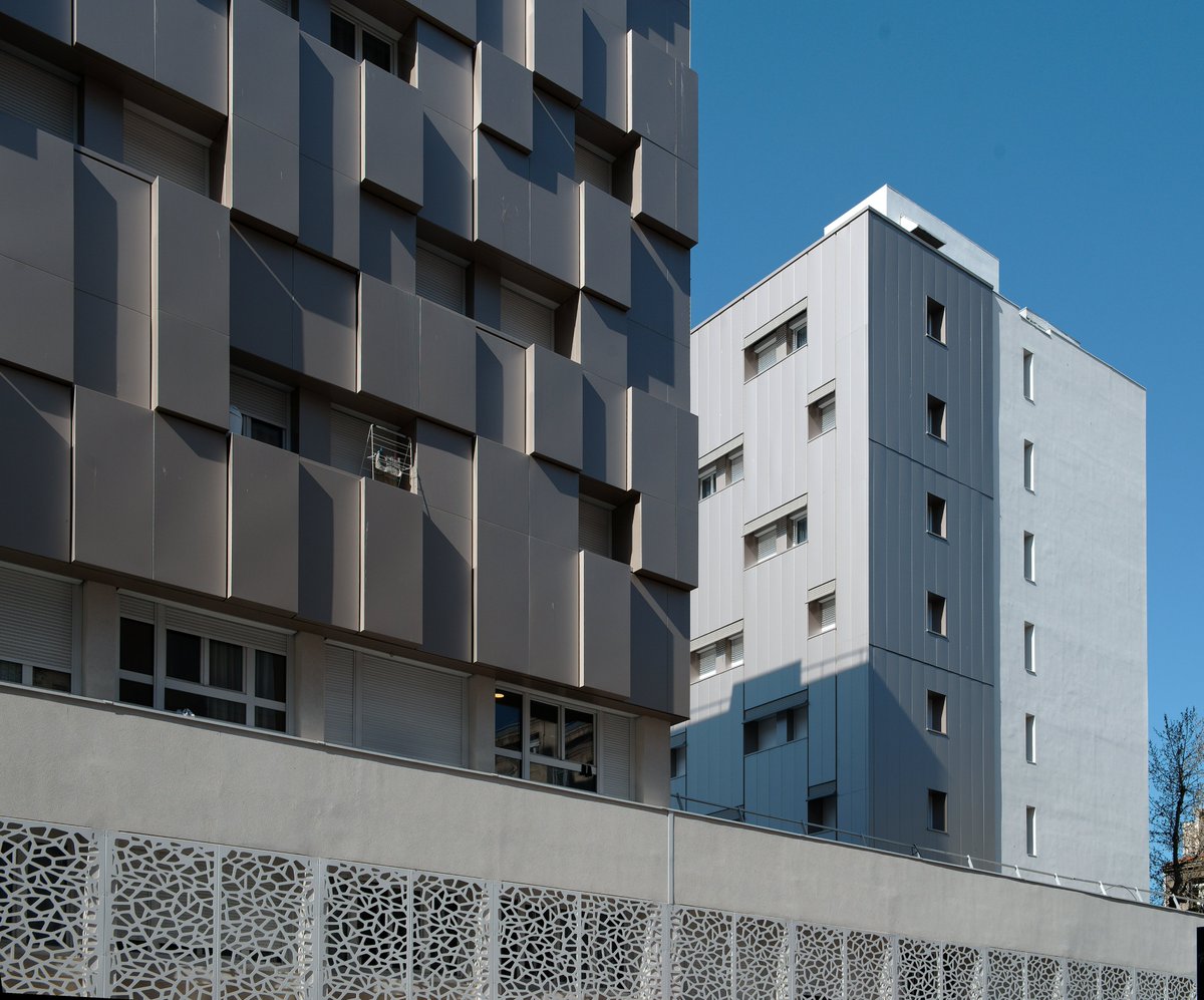 BouyguesBat_SE's tweet image. [#JeudiPhoto📸] Mission accomplie pour la résidence Pierre Leca à @marseille ! Après la livraison de 201 studios en avril 2021, 141 studios supplémentaires ont été réceptionnés par @Adoma fin mars. Un projet qui se distingue par ses façades 3D atypiques. 
© Véronique Paul