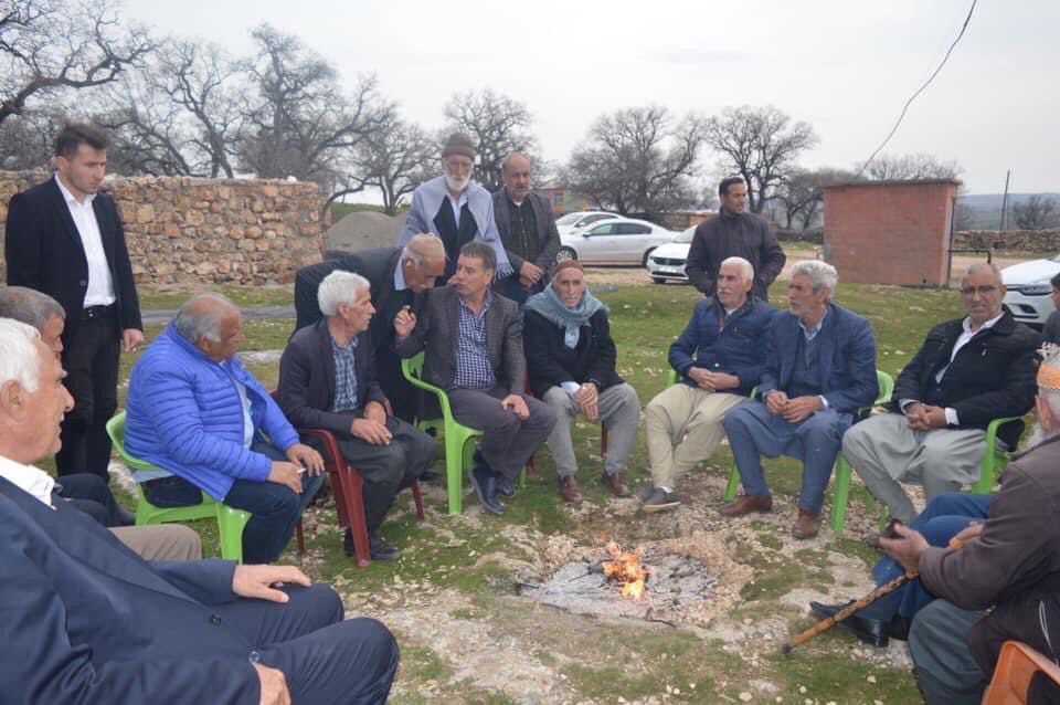 halitaydindicle's tweet photo. Siyasi seçimlerle gelen dostluklar seçimler bitince genelde bitmiştir.Atadan gelme dostluklar son nefese kadar devam etmiştir.Bizim sevdamız atadan gelme son nefesimize kadar Diclemizle beraberiz. https://t.co/WMzcusfN08